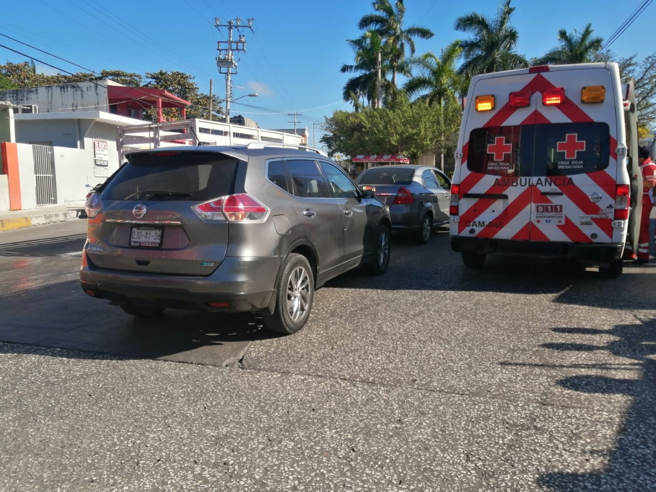 Mototaxista sufre fractura tras fuerte choque en Ciudad del Carmen