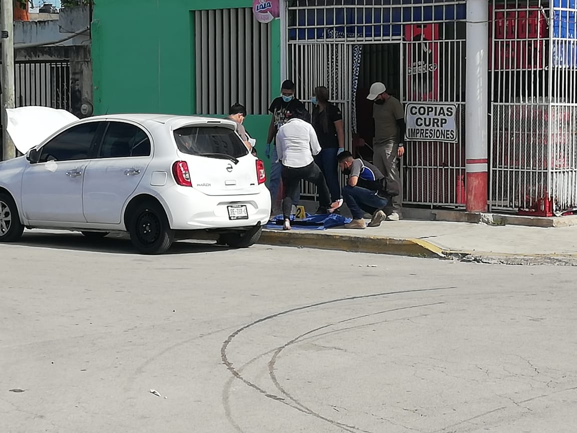 Encuentran armas dentro de auto abandonado en la Región 233 en Cancún