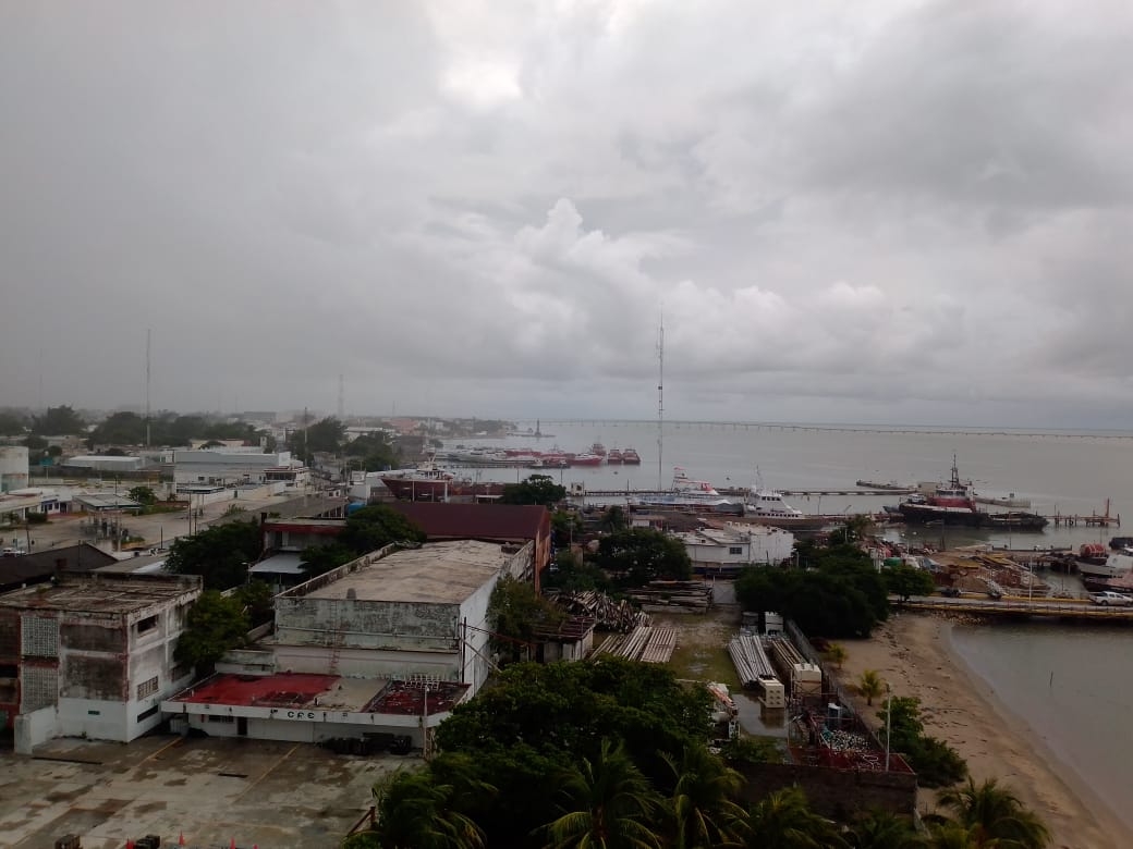 Cierre de puerto afecta a trabajadores petroleros de Ciudad del Carmen