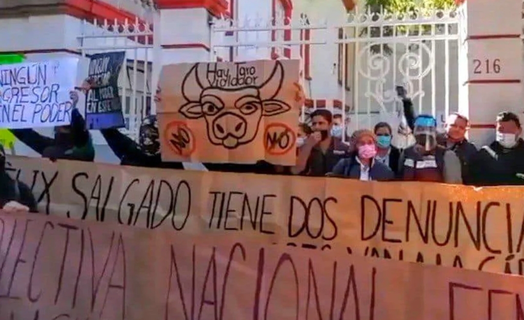 Feministas protestan contra Félix Salgado Macedonio, candidato a la gubernatura de Guerrero