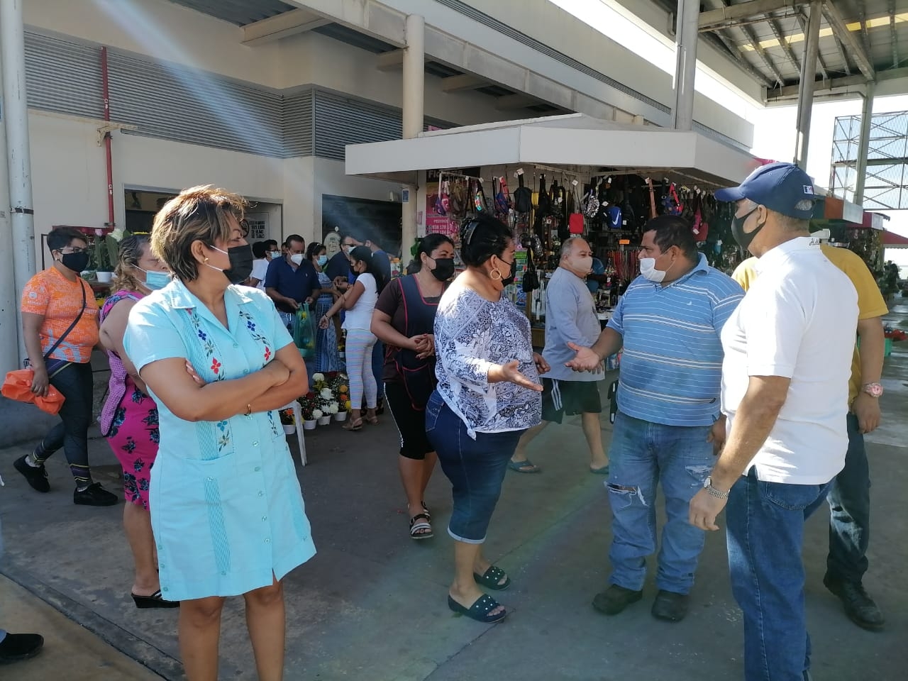 Administradora de mercado amenaza a locatarios de Ciudad del Carmen