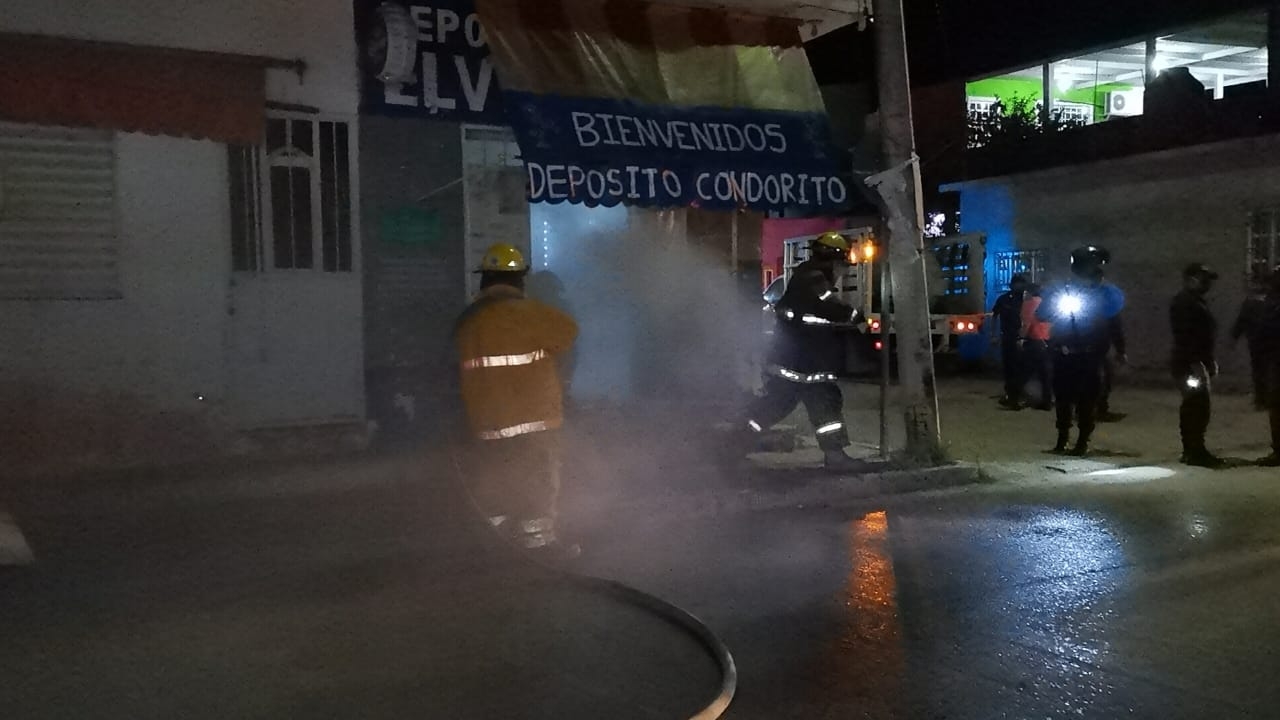 Lanzan explosivo en comercio de cerveza en Ciudad del Carmen