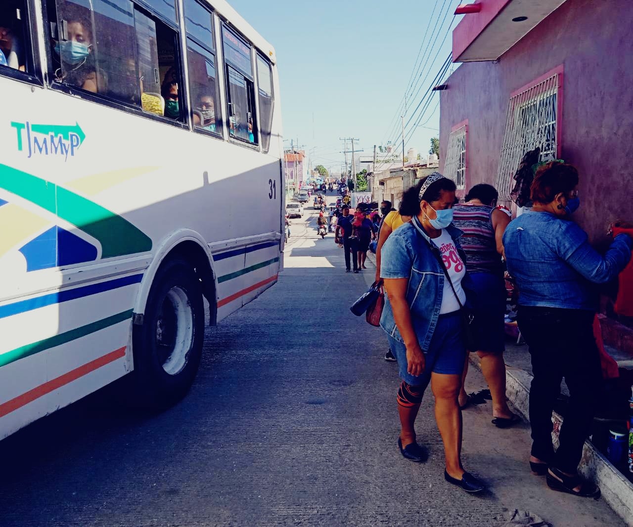 Con semáforo amarillo, tianguis registra alta afluencia de visitantes en Campeche