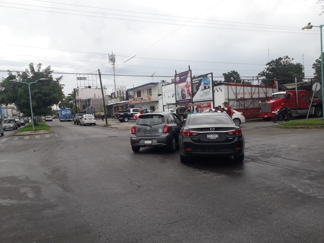 Chocan vehículos en la Colonia Centro de Chetumal; no hay lesionados