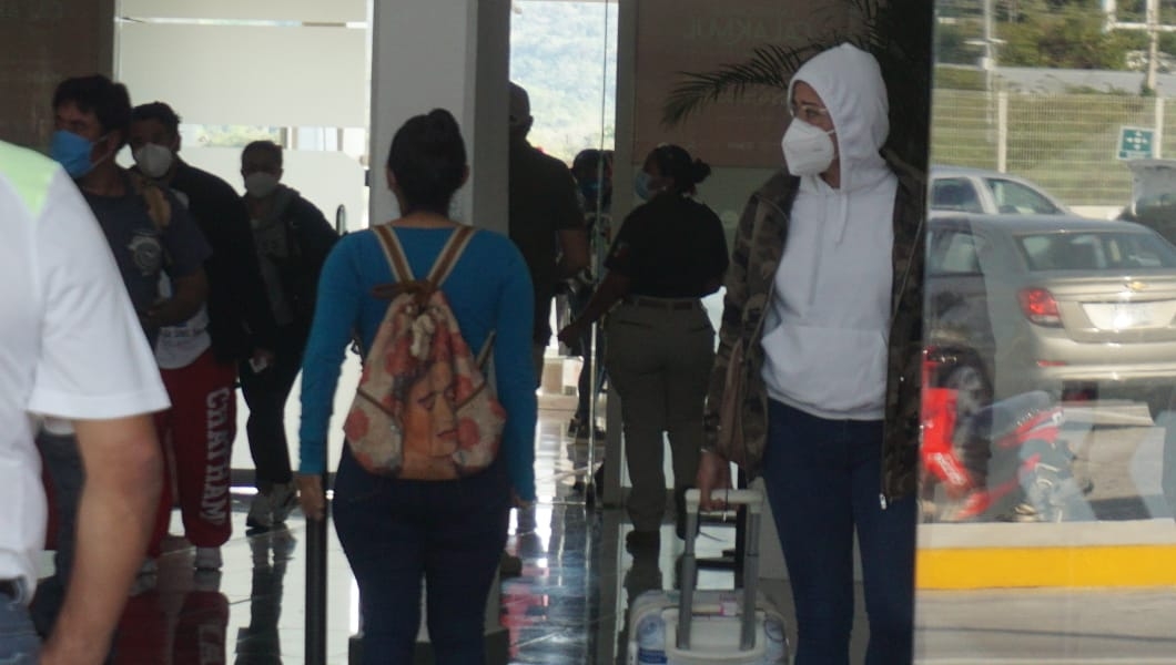 Aumento de pasajeros beneficia a los comercios en el Aeropuerto de Campeche