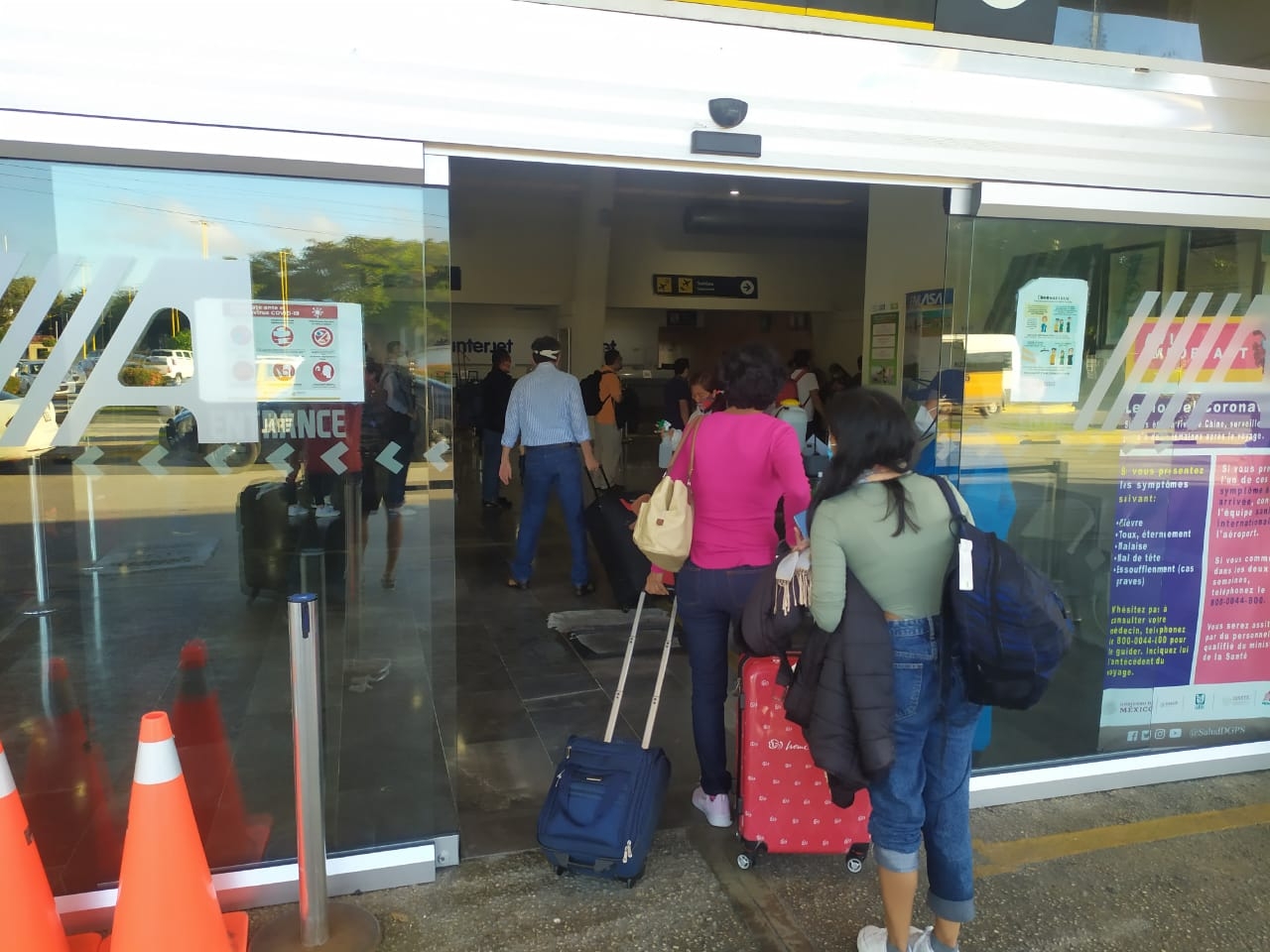Vuelos saturan filtros sanitarios en aeropuerto de Ciudad del Carmen