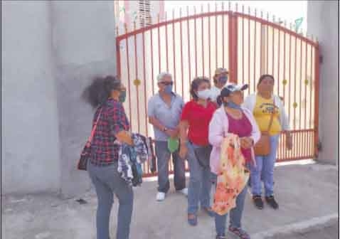 Tianguistas denuncian a sacerdote por no dejarlos vender en Ciudad del Carmen