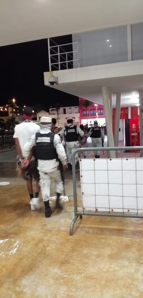 Extranjeros son detenidos luego de hallarles droga en Cozumel
