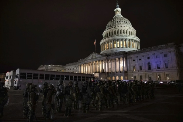 Suman 5 muertos por disturbios en el Capitolio