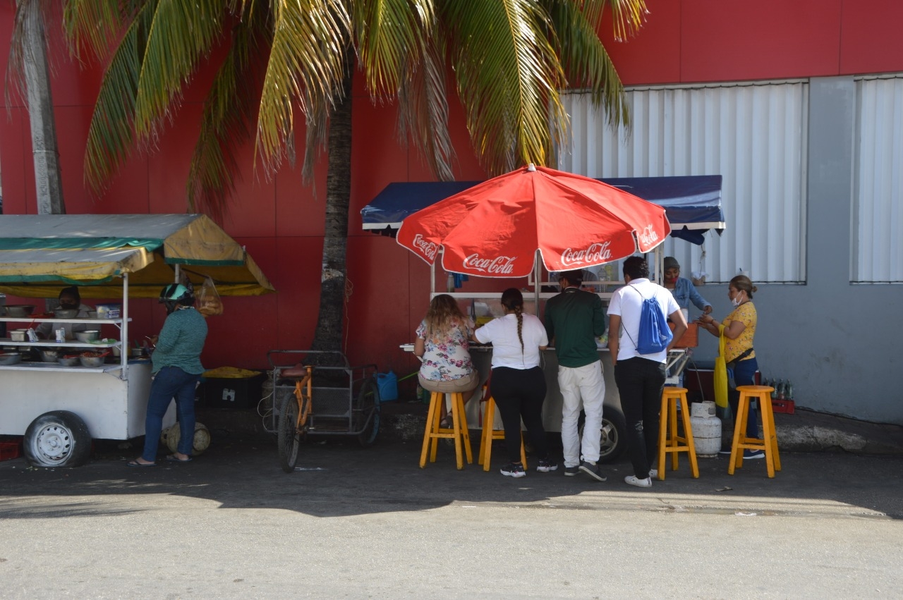 Cofepris revisará medidas sanitarias en puestos de comida en Playa del Carmen