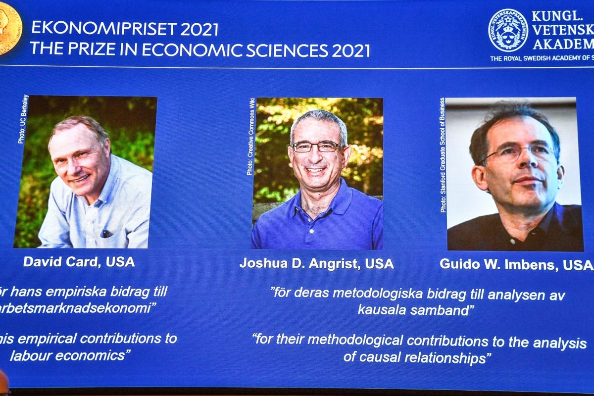 Los economistas David Card, Joshua D Angrist y Guido W. Imbens recibieron este lunes el Nobel de Economía