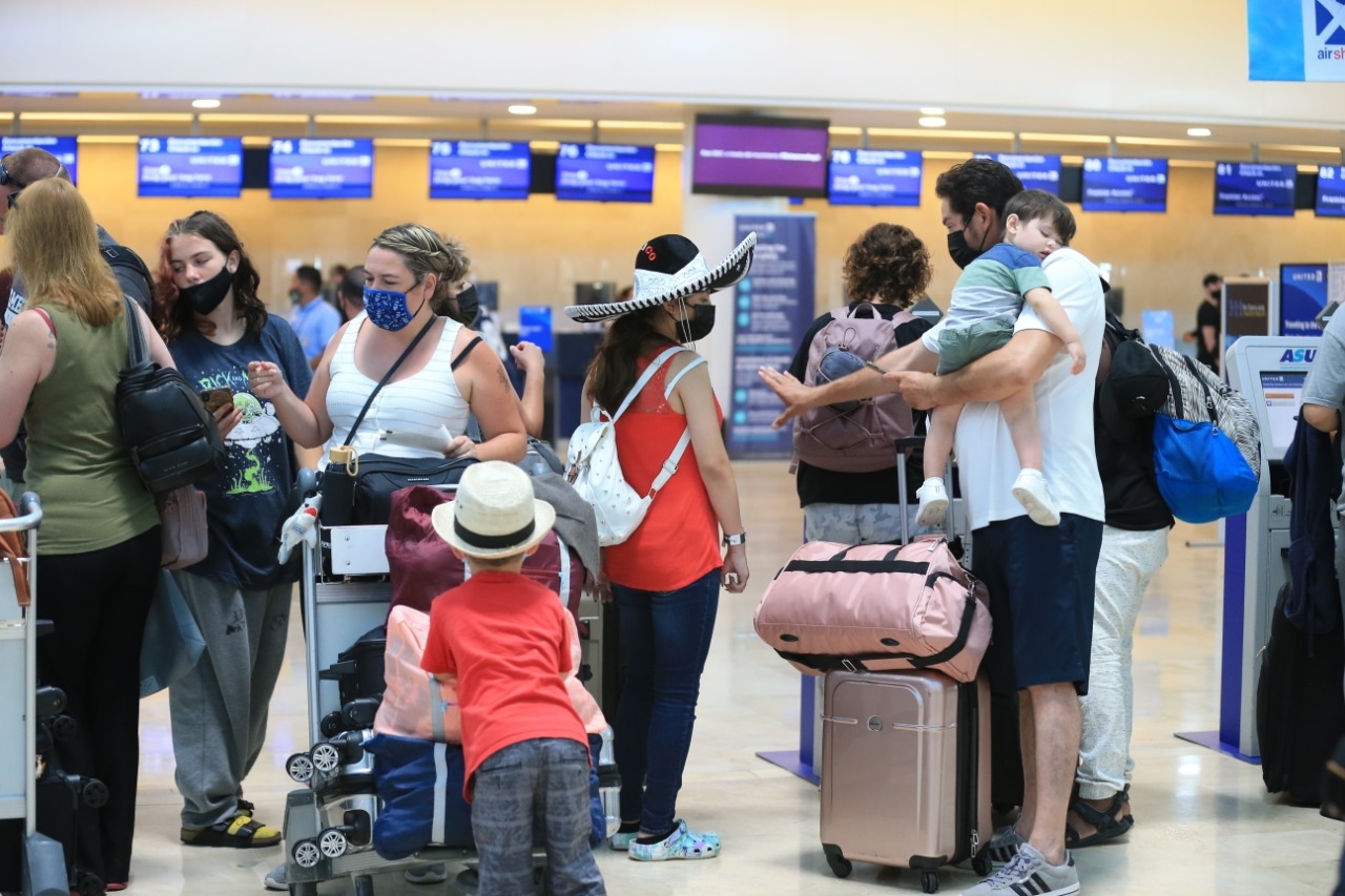 Pese a COVID-19, familia colombiana viaja más de 2 mil kilómetros para visitar Cancún