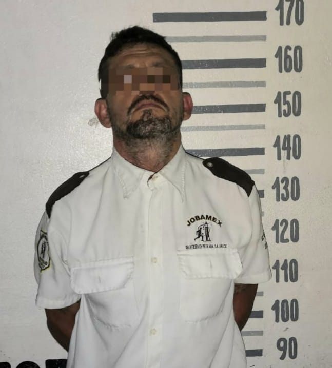 Policías detienen a hombre de 46 años con droga en Playa del Carmen