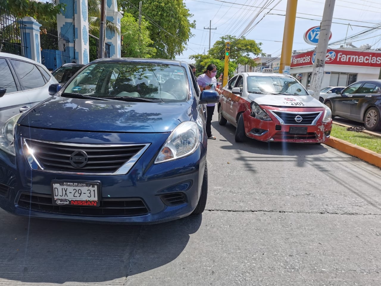 Automóvil choca contra un taxi en la colonia Fátima en Ciudad del Carmen
