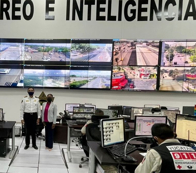La representante de Estados Unidos en Mérida recorrió la Unidad de Monitoreo e Inteligencia