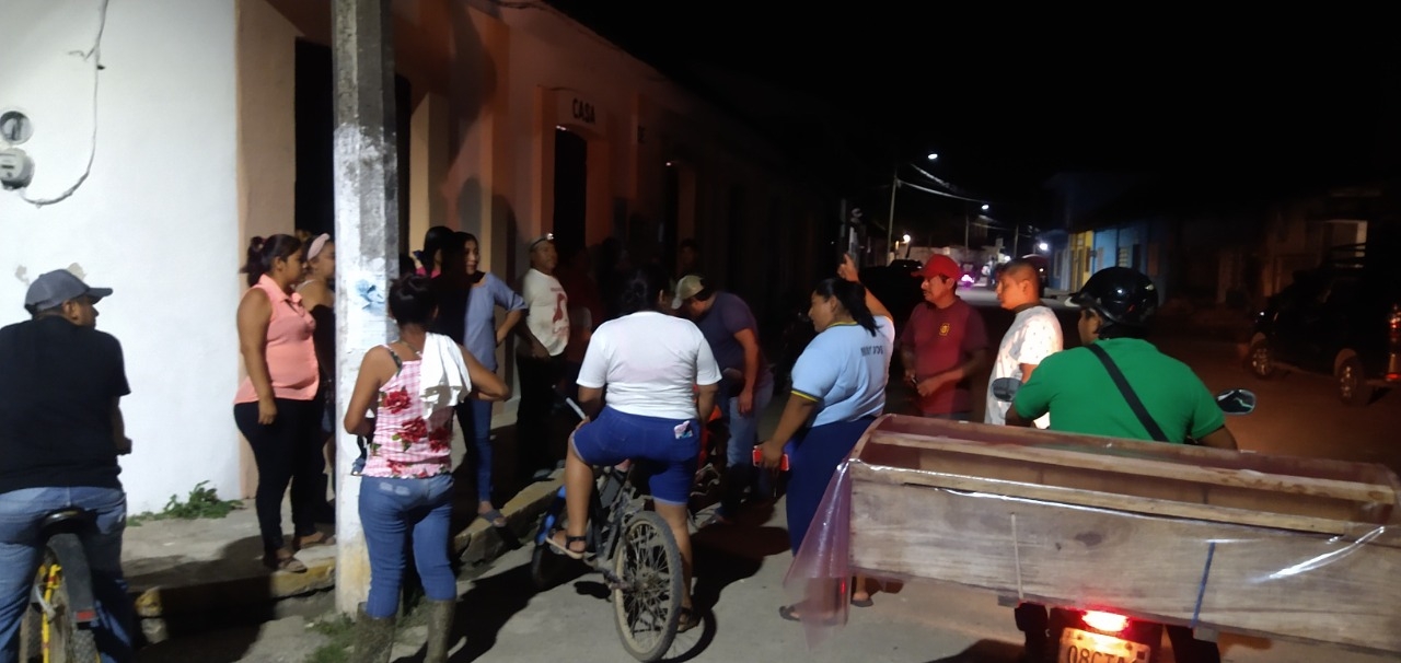 Vecinos detienen y amarran a "El Pelón" en Palizada, Campeche