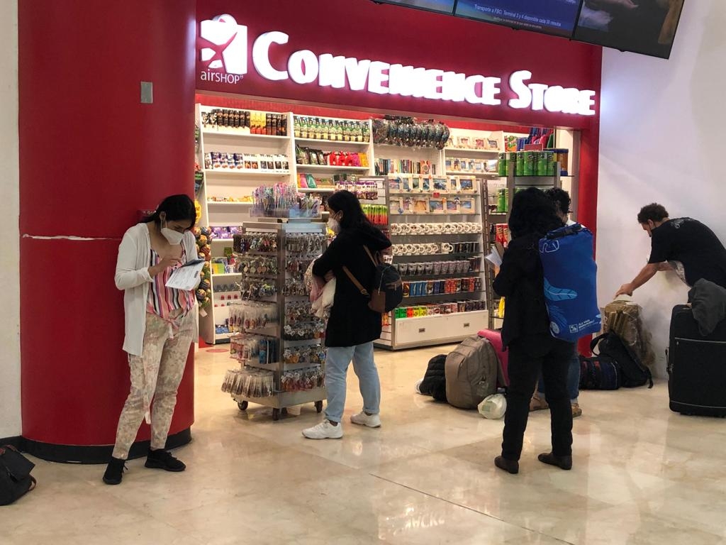 Turista intenta viajar a Panamá con prueba PCR vieja en el Aeropuerto de Cancún