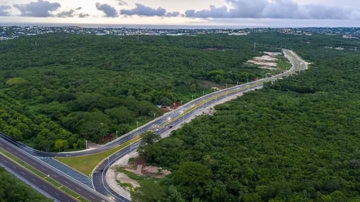"si alguien quiere solicitar un permiso de construcción en algún espacio de esas avenidas no podrá", dijo el director de Obras Públicas del Ayuntamiento de Campeche