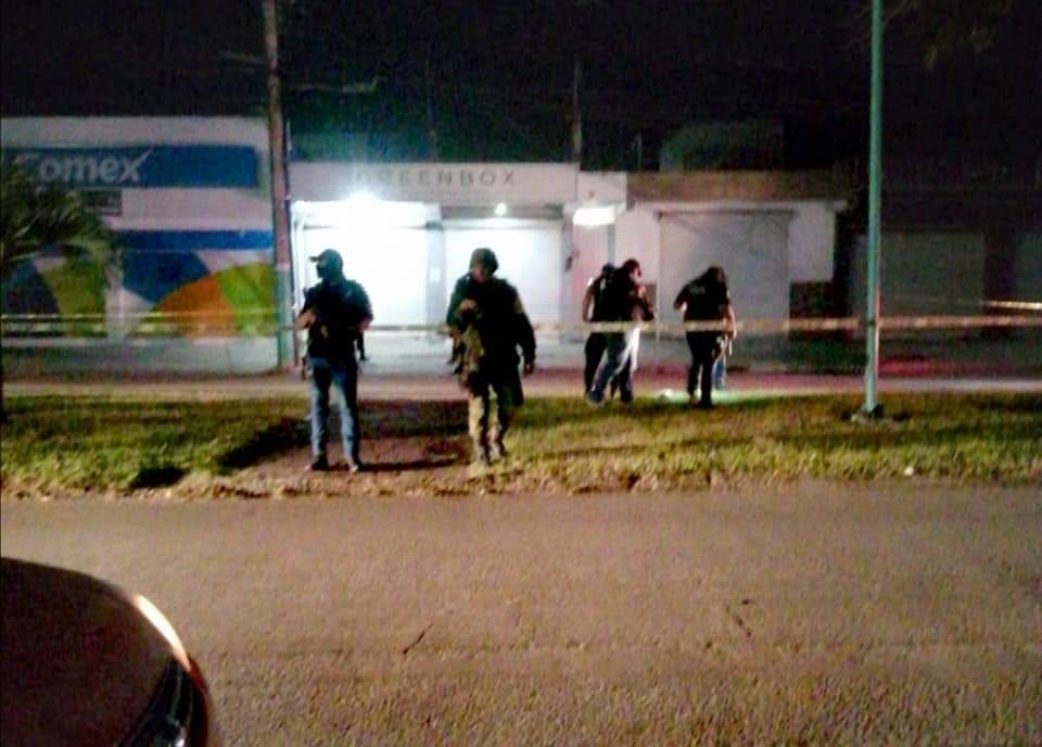 Hombres a bordo de una motocicleta disparan contra dos establecimientos en Chetumal