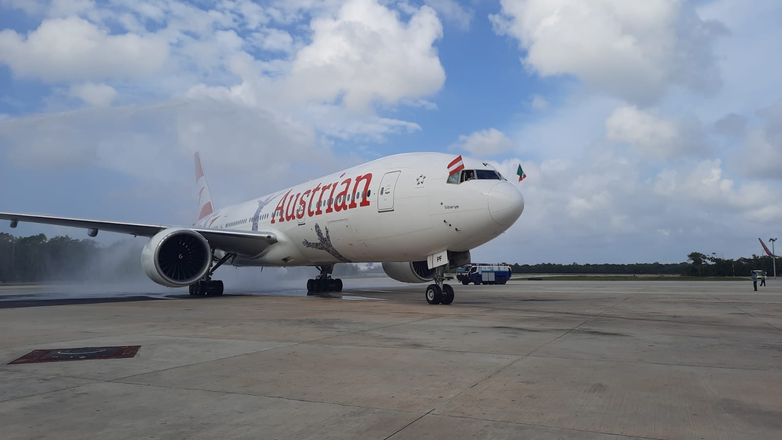 Aeropuerto de Cancún recibe el primer vuelo directo desde Viena tras 14 años sin operaciones