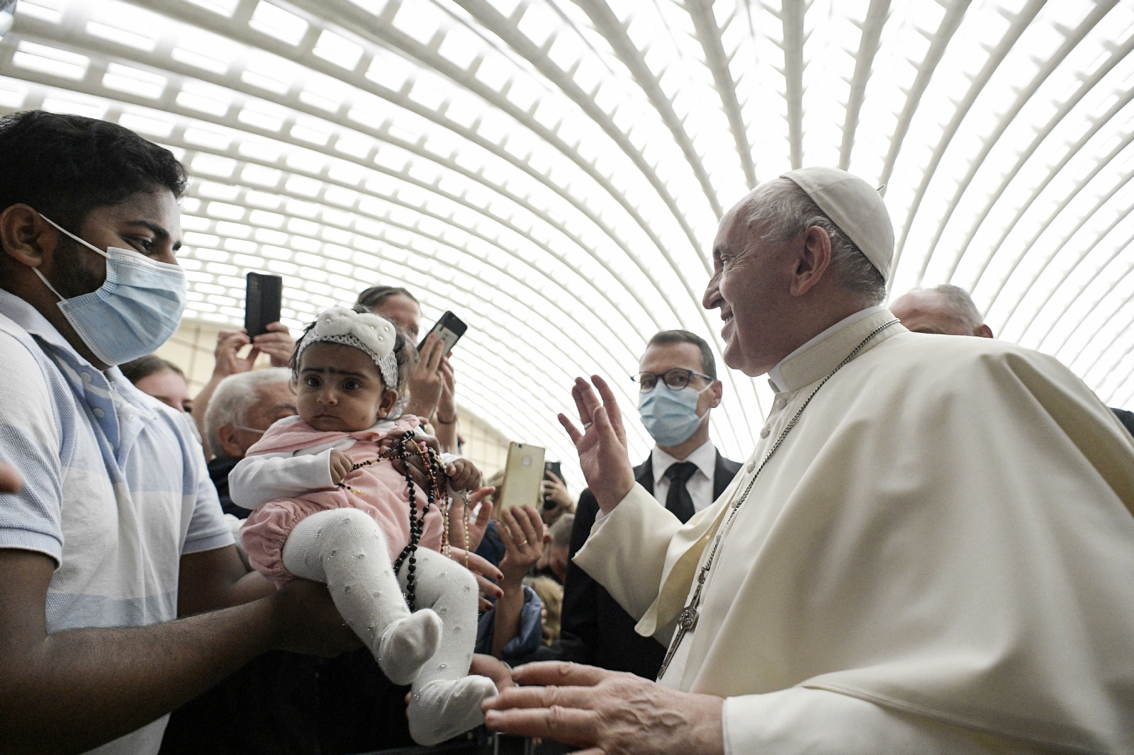 El papa Francisco ha manifestado su disponibilidad para visitar el país en una fecha que se fijará más adelante