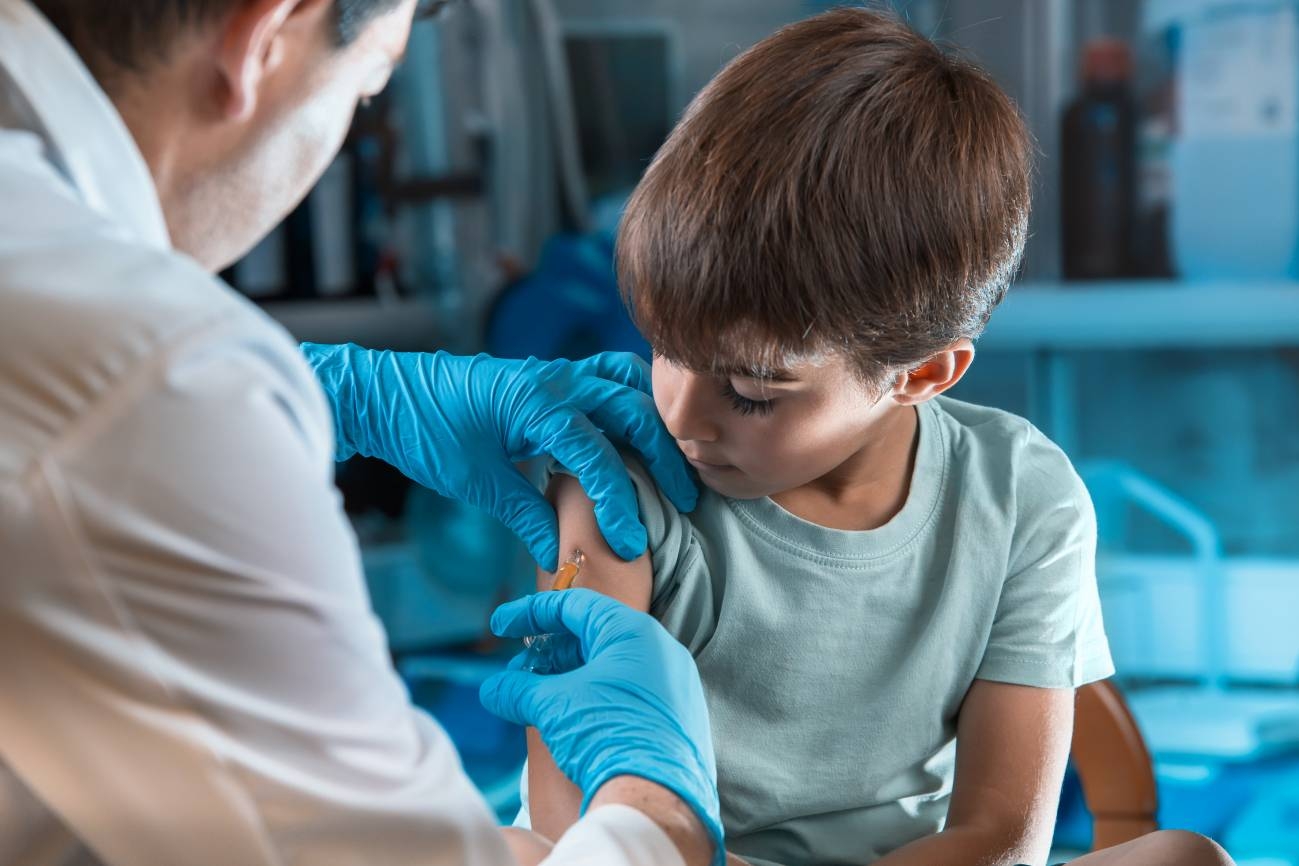 Panamá inicia vacunación anticovid en niños con enfermedades crónicas