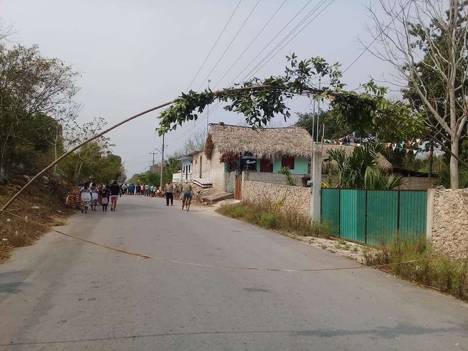 El poblador de X-Pichil en Carrillo Puerto pide al personal de la CFE acudir a reparar el cable de alta tensión en la zona