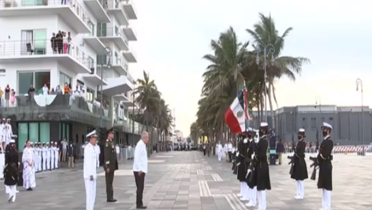 El presidente Andrés Manuel López Obrador y su esposa Beatriz Gutiérrez Müller encabezan un evento en la ciudad de Veracruz, por los 200 años de la Armada en México

