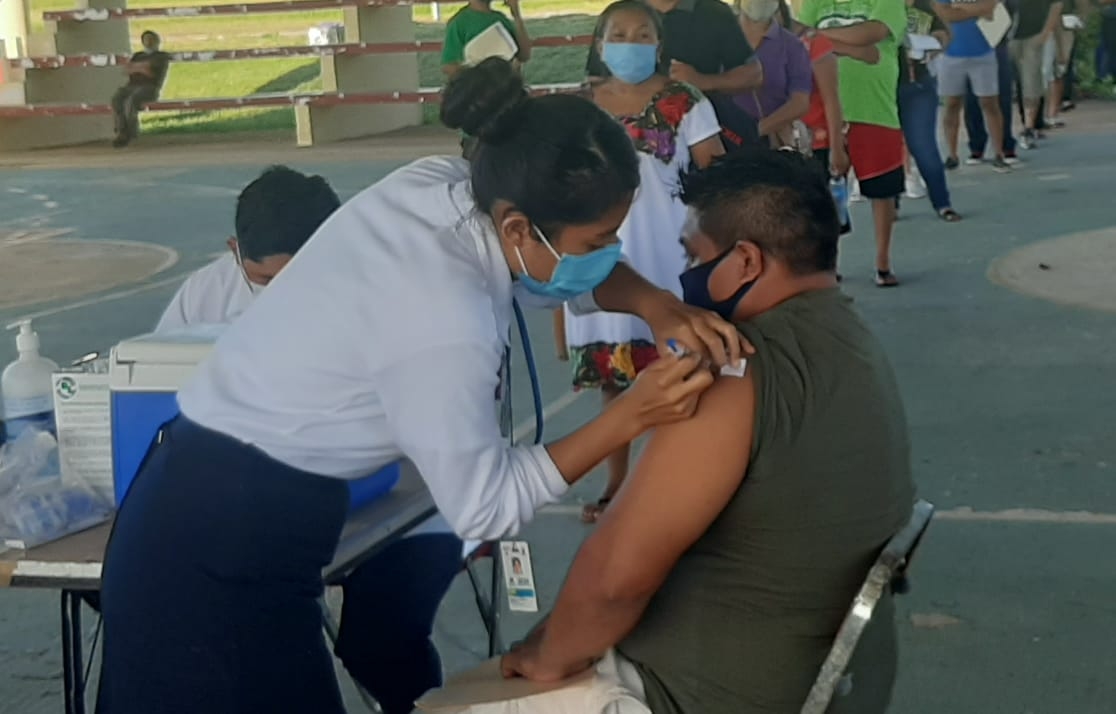 La vacunación contra el COVID se mantuvo hasta que se acabaron las dosis enviadas al municipio de la Zona Maya de Quintana Roo