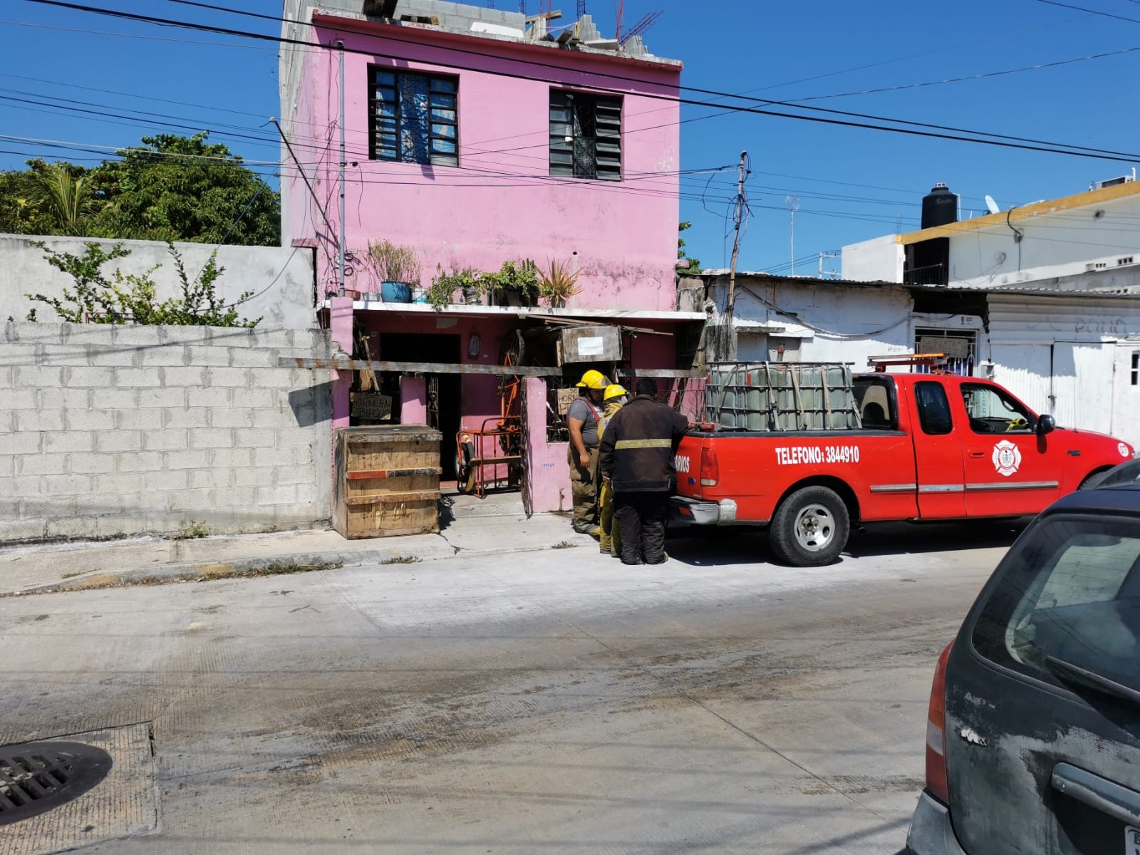 Alarma de incendio en panadería provoca movilización de bomberos en Ciudad del Carmen