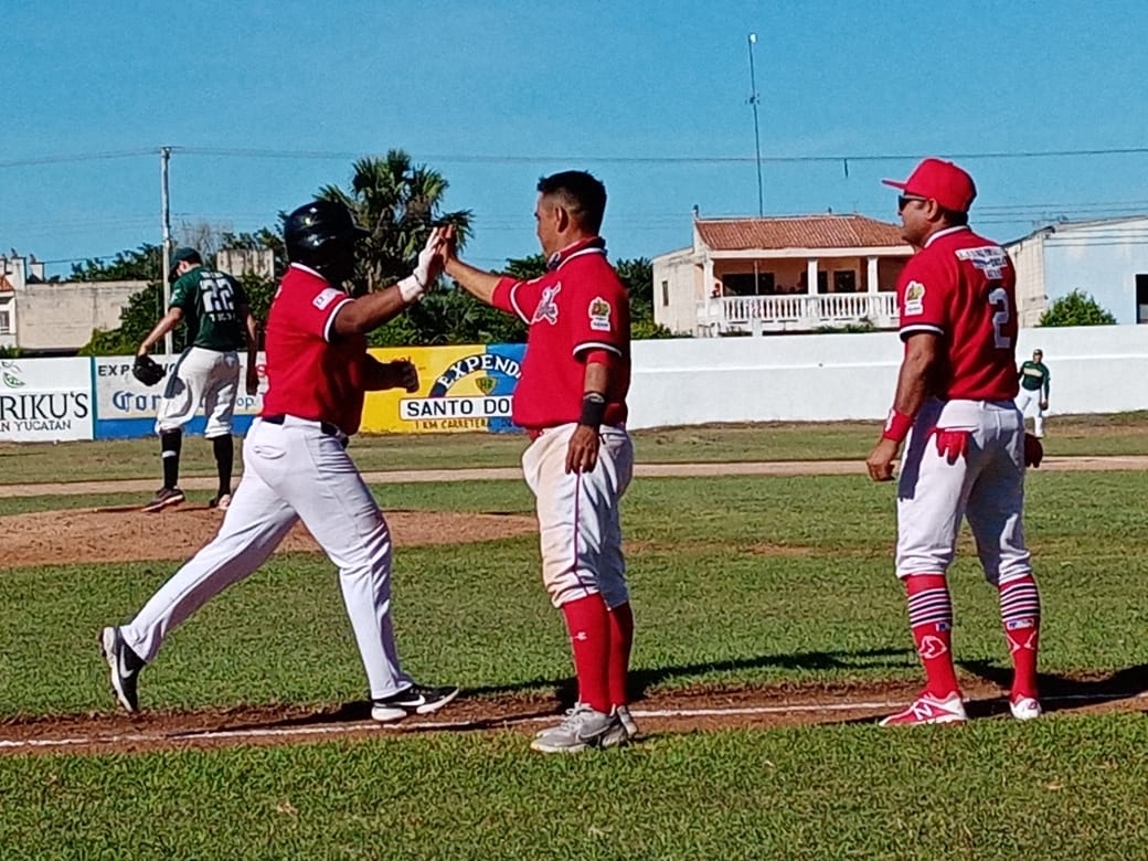 Takateros de Dzán vencen a Tábanos de Tecoh en la Liga Semiprofesional de Beisbol