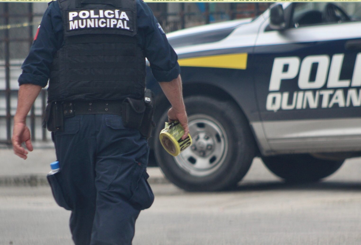 Elementos de la Policía Quintana Roo llegaron para hacerse cargo pues los civiles mantenían a los delincuentes amarrados y con lesiones