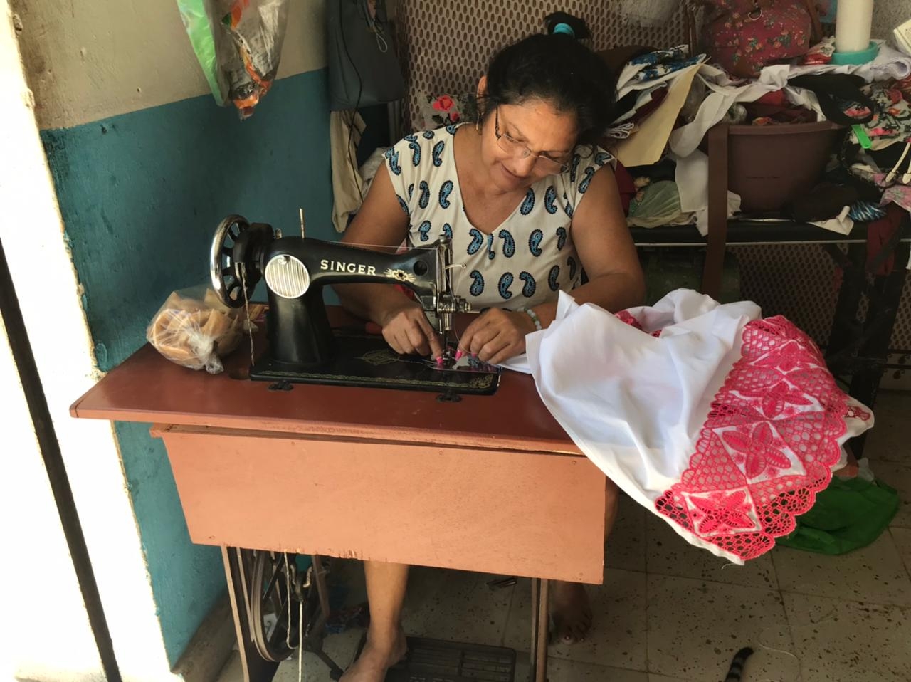 Artesana de Sotuta, Yucatán envía sus bordados hasta el extranjero
