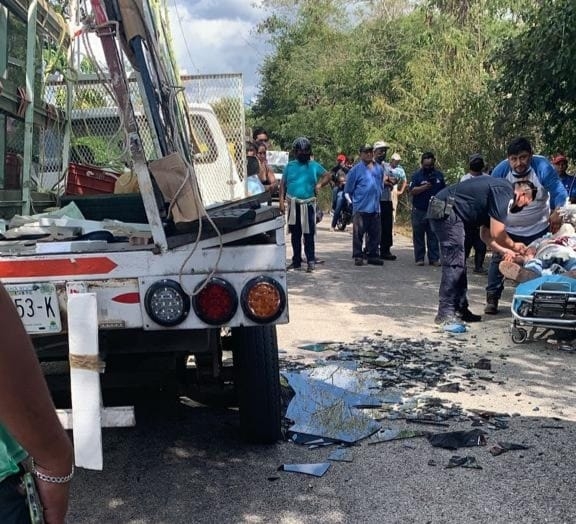 Joven casi muere degollado al caerle unas placas de vidrio en Motul, Yucatán