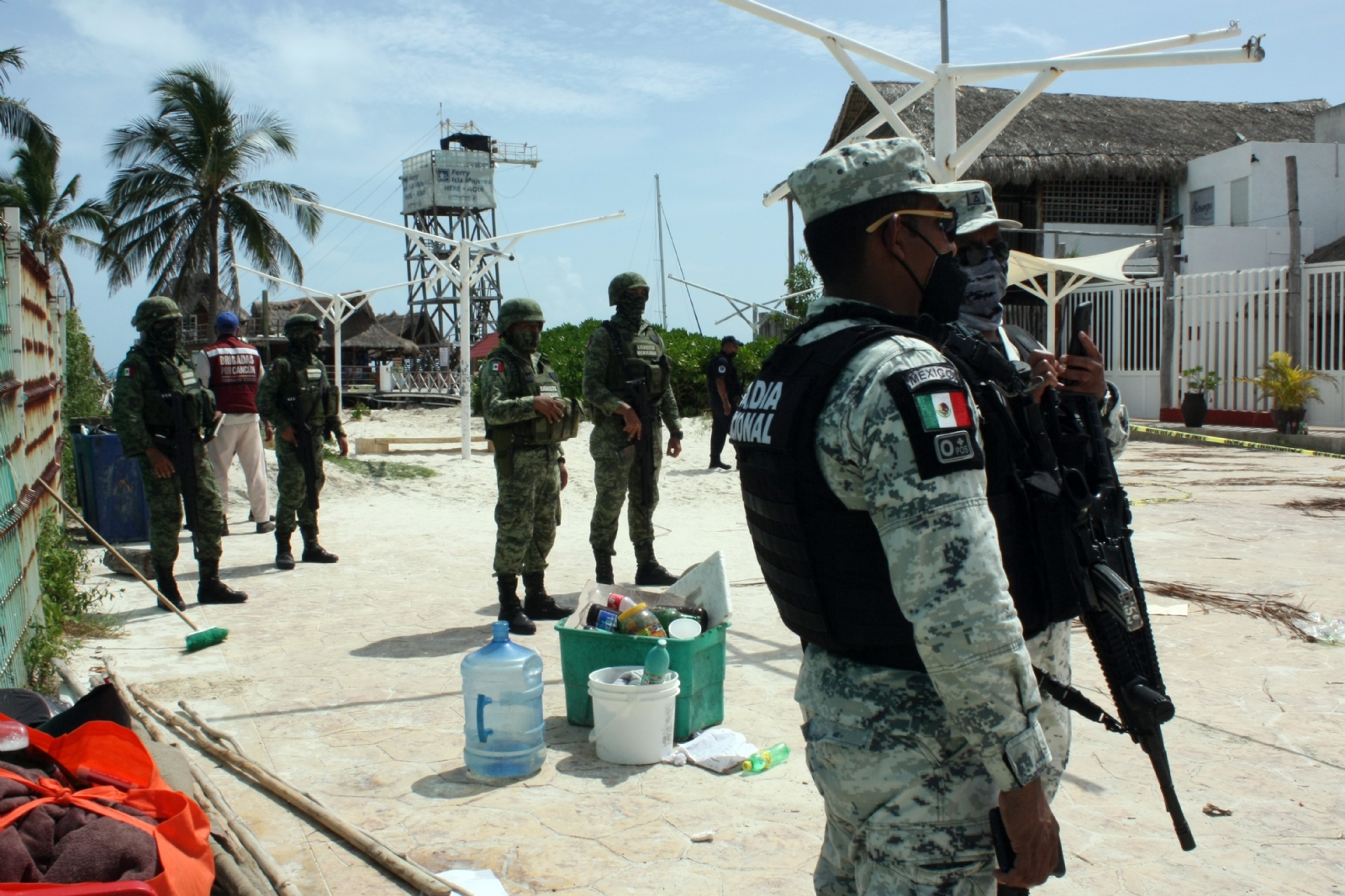 Cozumel: Denuncian complicidad en fuga de exagentes de la Guardia Nacional acusados de extorsión