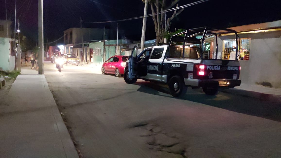 Los elementos policiacos de Ciudad del Carmen requisaron un vehículo que presuntamente estaba involucrado en el reporte