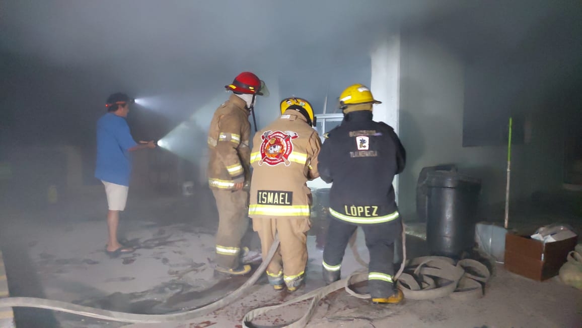 Sartén provoca incendio en un restaurante de Ciudad del Carmen