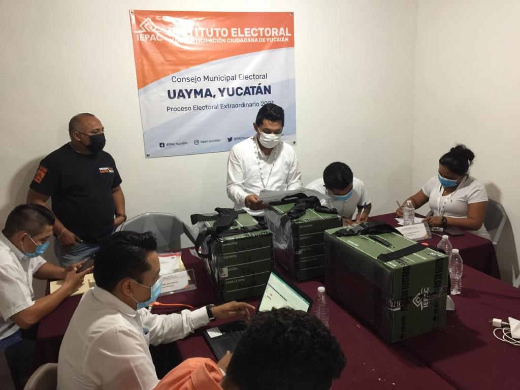 El Consejo Electoral del IEPAC en Uayma revisó los paquetes electorales custodiados por elementos del la Guardia Nacional y SSP