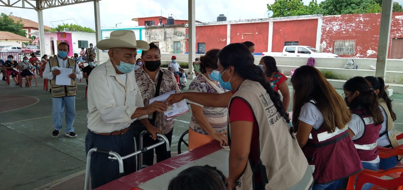 Llegan las primeras tarjetas con pensión para adultos mayores a Palizada, Campeche