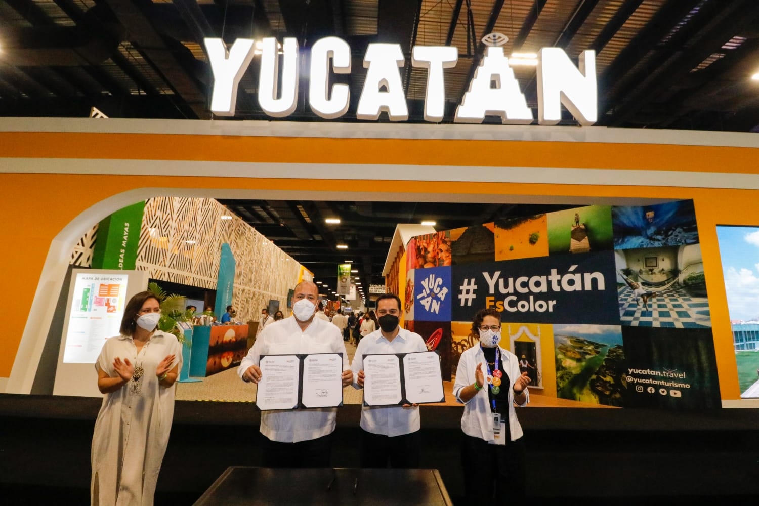 La firma del convenio se llevó a cabo tras el corte del listón inaugural del evento que tiene como sede el Centro de Convenciones Yucatán Siglo XXI. 