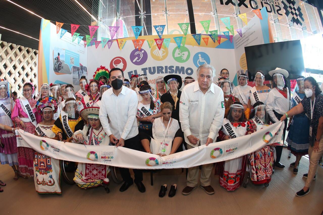 Mauricio Vila inaugura pabellón de Yucatán en el Tianguis Turístico de Mérida