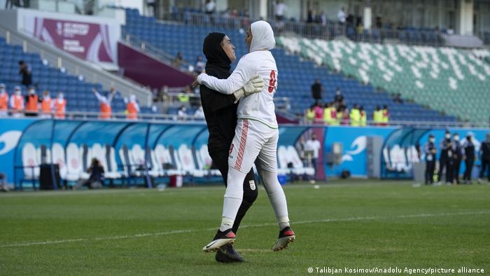 Selección de futbol Femenil de Jordania pide que verifiquen sexo de la portera de Irán