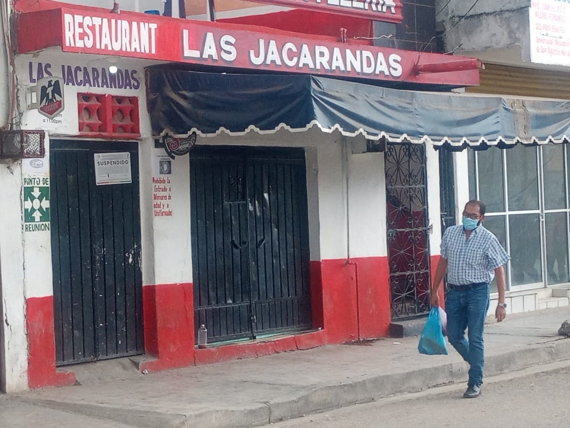 Copriscam clausura dos bares en Escárcega, Campeche