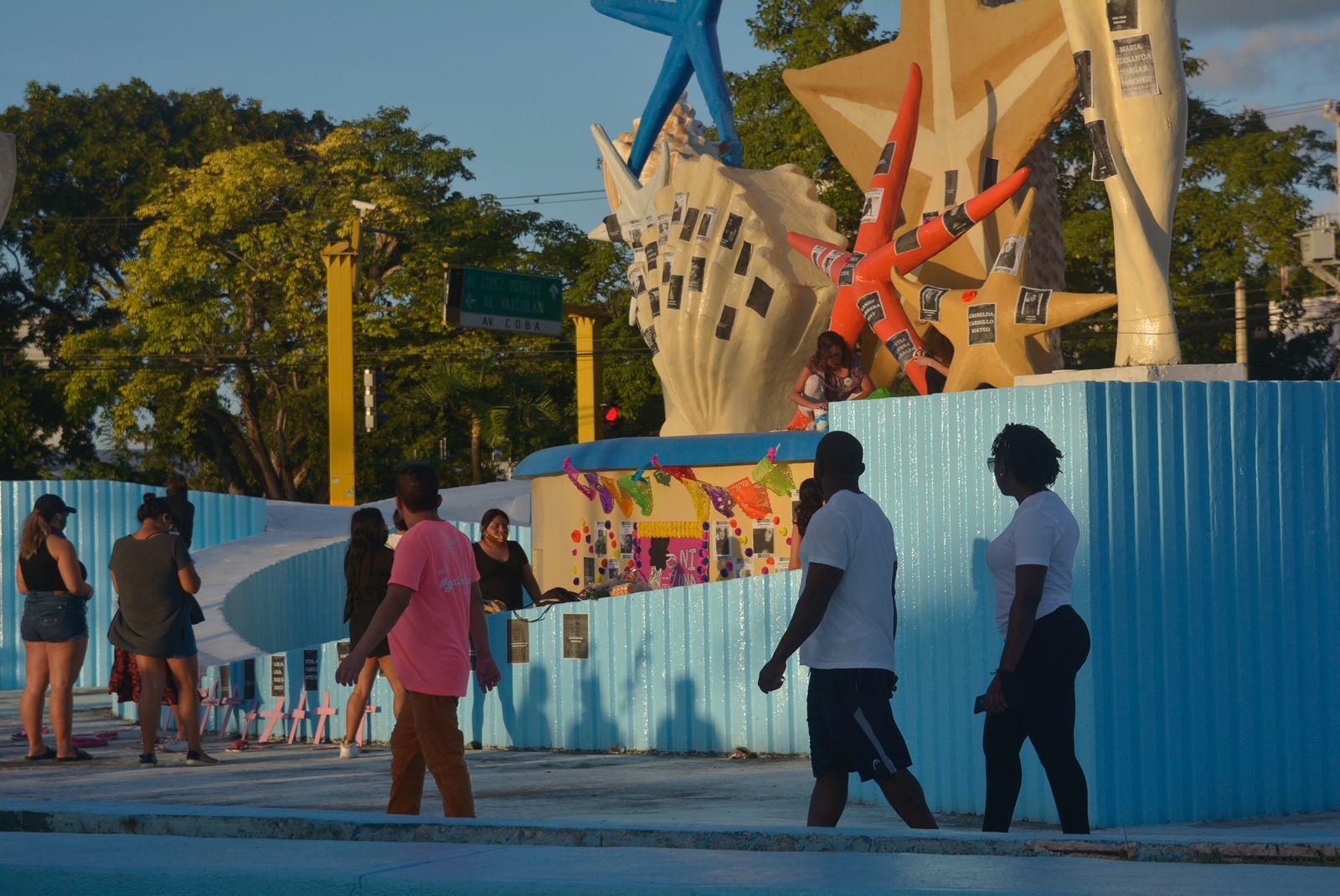 Día de Muertos: Recuerdan a víctimas de feminicidio en la Glorieta del Ceviche en Cancún