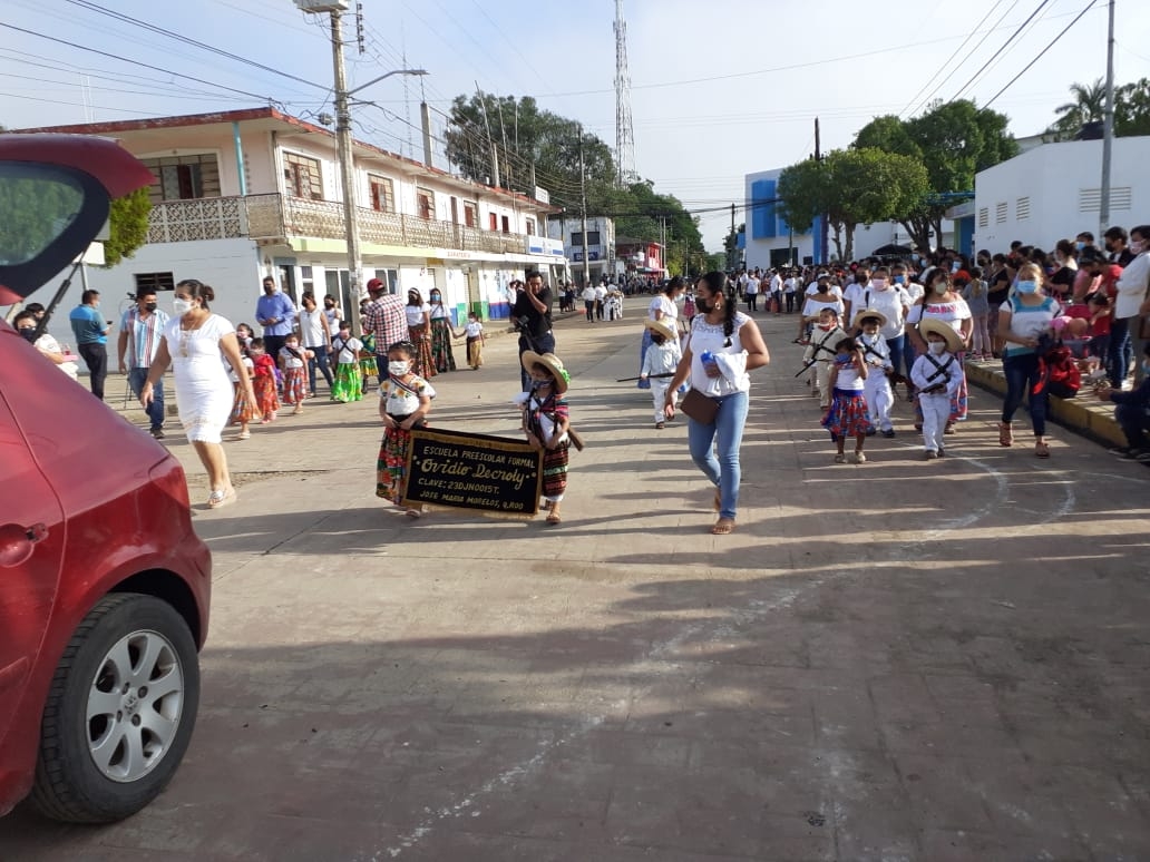 Los contingentes que participaron salieron sobre la Avenida 5 de Mayo, luego subieron sobre la calle Benito Juárez de José María Morelos