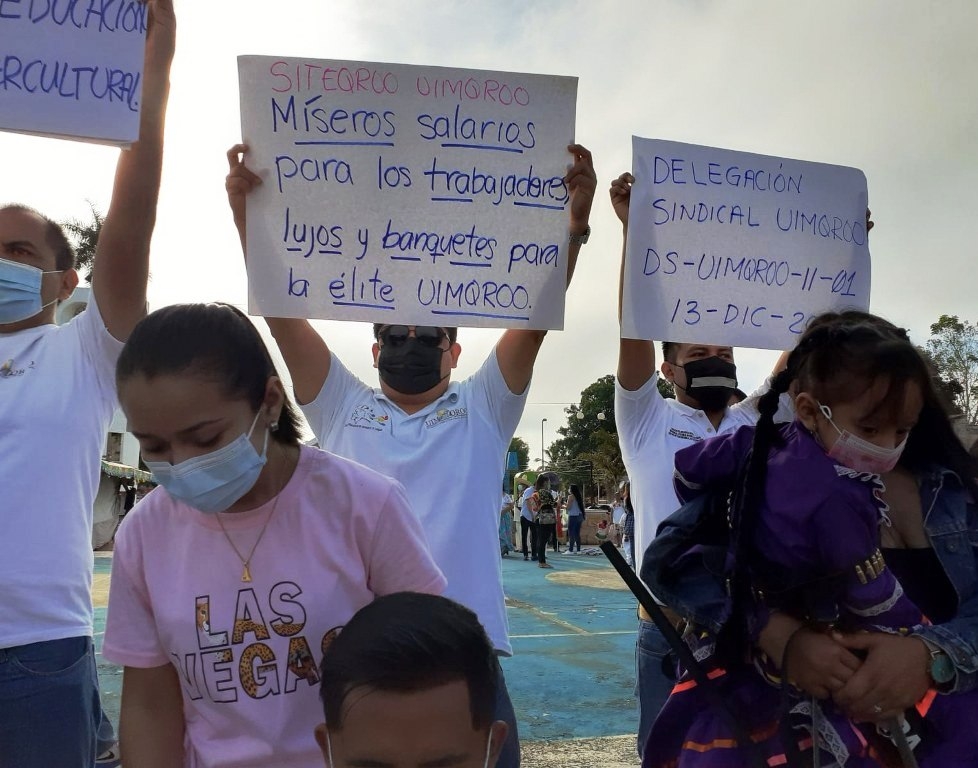 Maestros irrumpen desfile del 20 de noviembre en José María Morelos