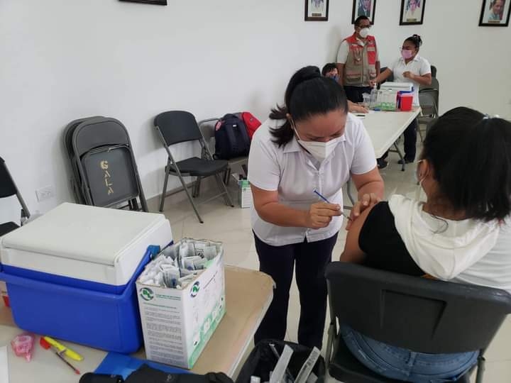 El proceso de vacunación en Mérida se llevará a cabo en la Unidad Deportiva Inalámbrica y en el Gimnasio Polifuncional, informó la Secretaría de Salud estatal.