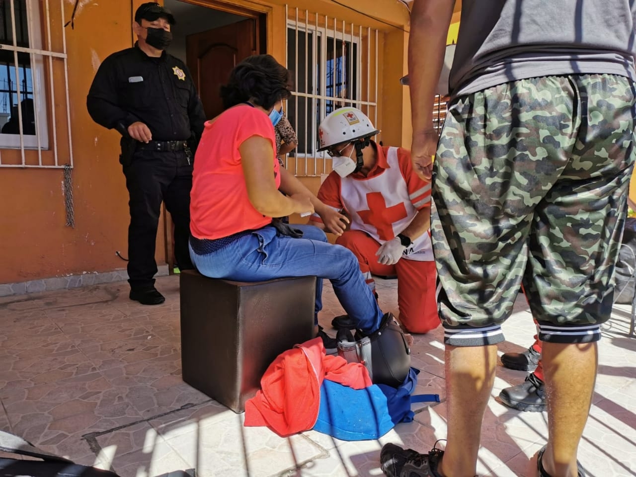Camioneta de paquetería arrolla a dos jóvenes en Ciudad del Carmen