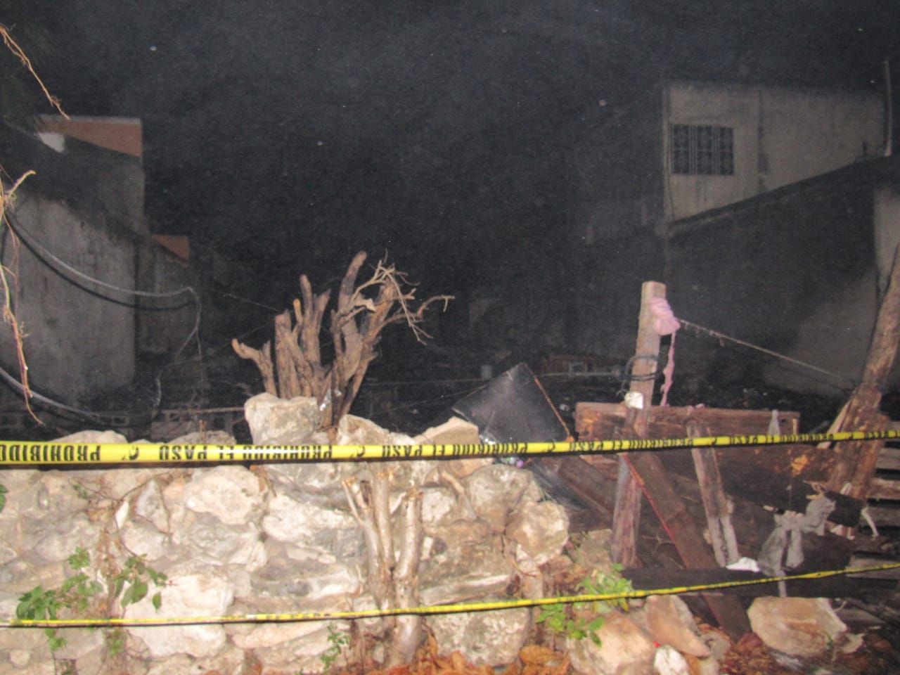 Incendio en Mérida deja casa hecha cenizas