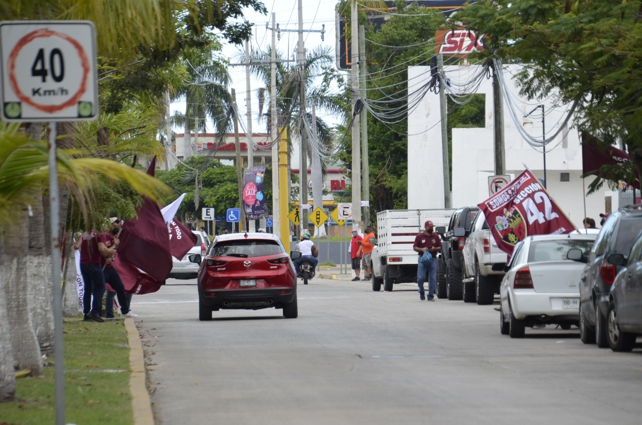Petroleros de Pemex 'toman' las calles de Ciudad del Carmen